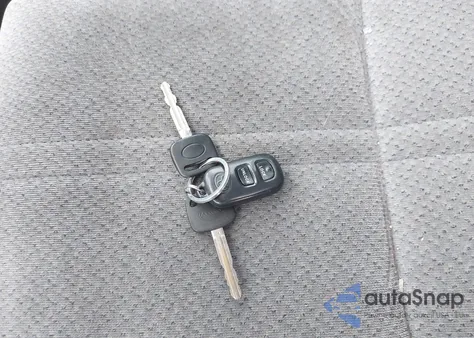 2000 Toyota Camry Le из США, поврежденный, VIN 4T1BG22K9YU986093